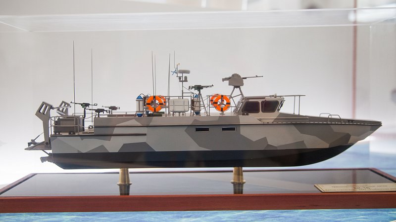 Скоростной транспортно-десантный катер БК-16